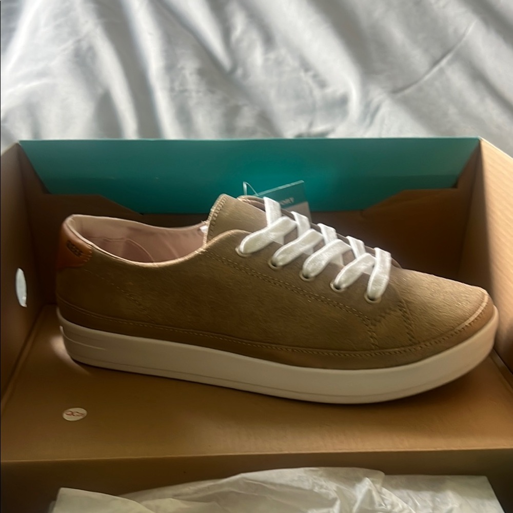 Reef Tan/golden and White Sneakers